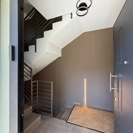 Alfieri3 - Netflix-parking-supermarket-centro