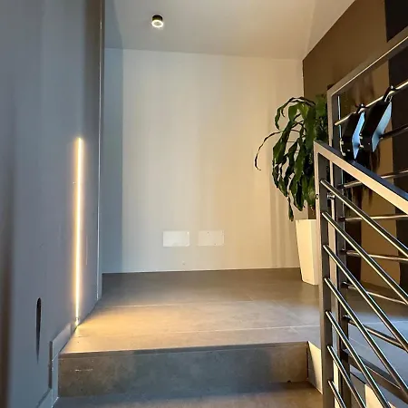 Alfieri3 - Netflix-parking-supermarket-centro Daire Bergamo