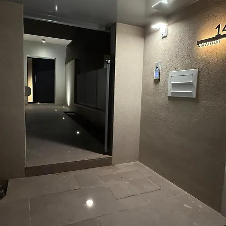 Alfieri3 - Netflix-parking-supermarket-centro Daire *