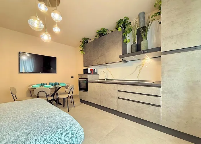 Alfieri3 - Netflix-parking-supermarket-centro Daire *