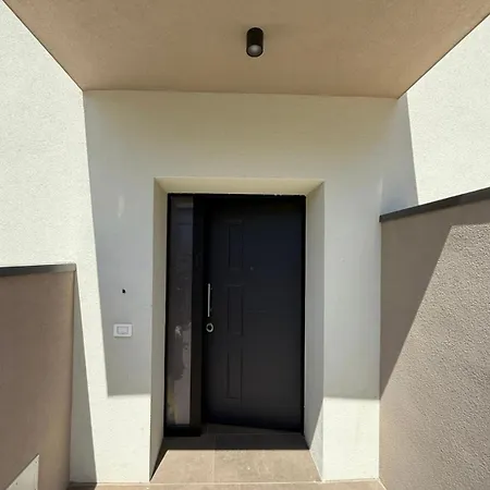 Alfieri3 - Netflix-parking-supermarket-centro Bergamo