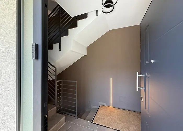 Alfieri3 - Netflix-parking-supermarket-centro