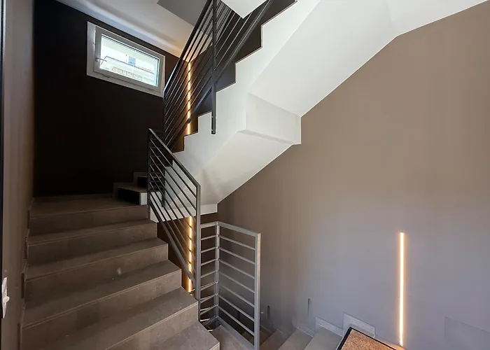 Alfieri3 - Netflix-parking-supermarket-centro * ברגמו